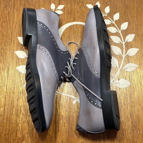 Men\'s COLE HAAN gray two tone oxfords. Size 9